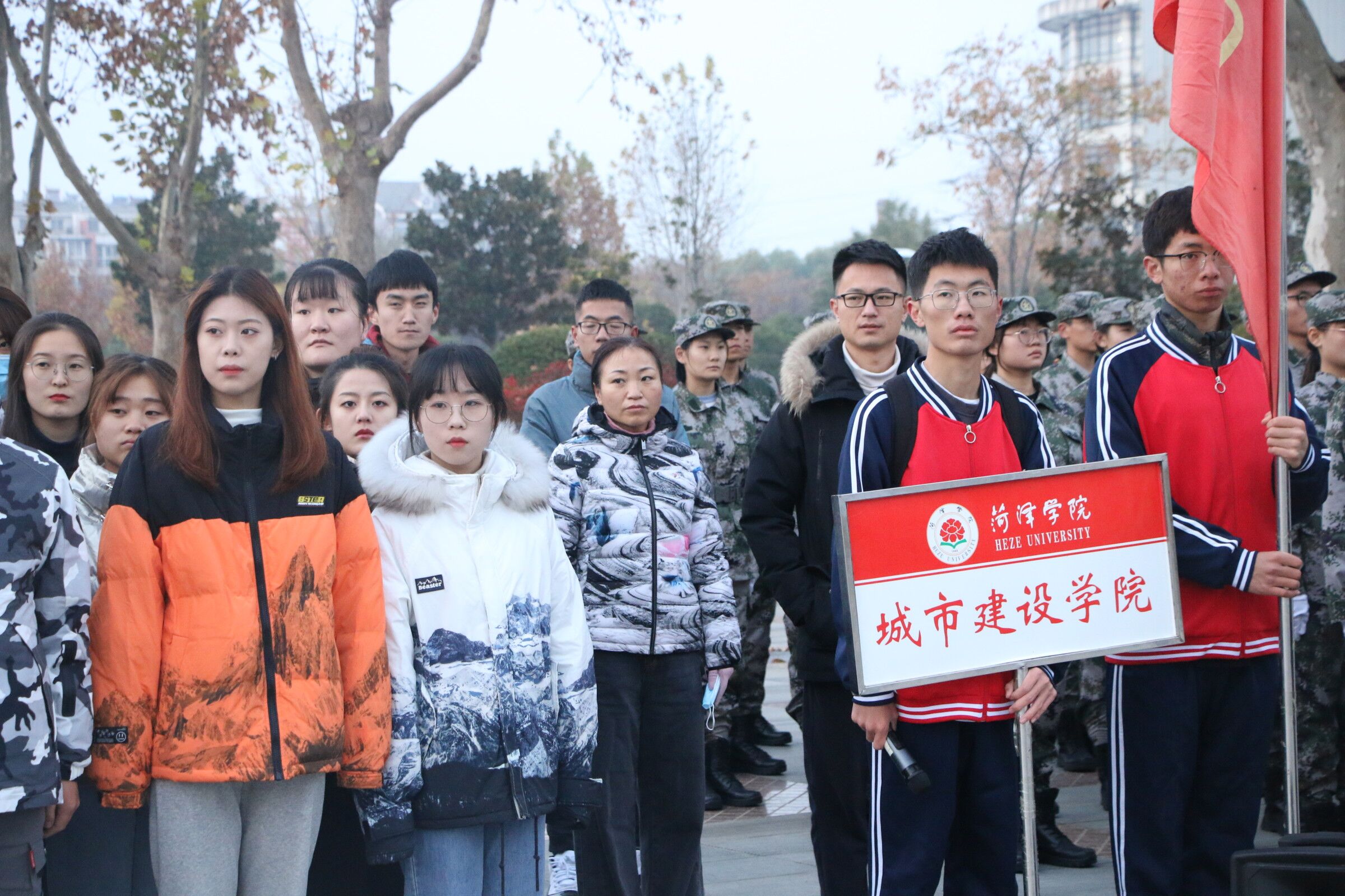 城市建设学院举行周一升旗仪式